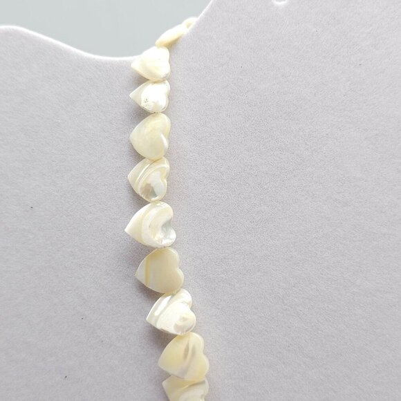 Heart Shaped Mother Of Pearl Beaded Choker Necklace With Gold Tone Clasp - Picture 2 of 6